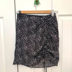 B&W Animal print skirt. Abbeline. Size: XS